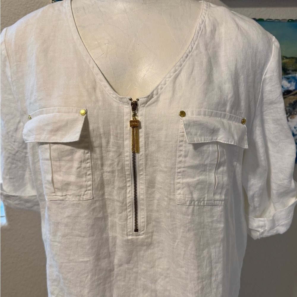 Ellen Tracy White V-Neck Top with Gold Accents - Picture 2 of 6
